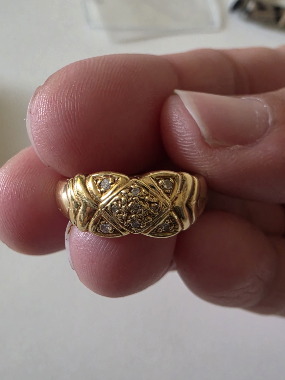 18K yellow gold diamond band ring in size 6, 4g. - Picture 5 of 7
